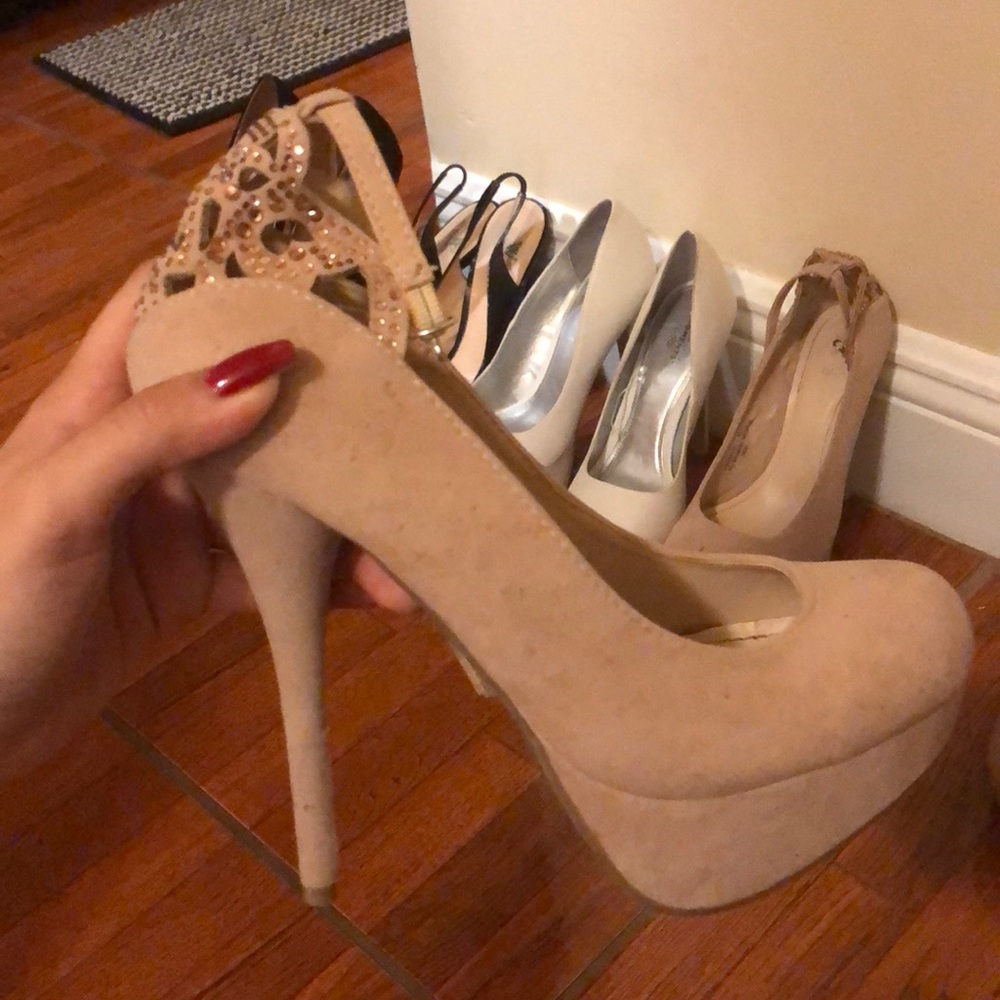 tan heels.